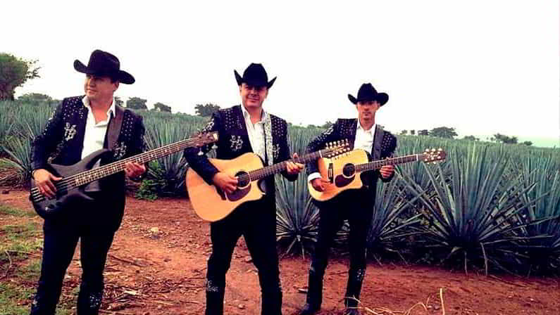 los-hijos-de-barron-grabando-video